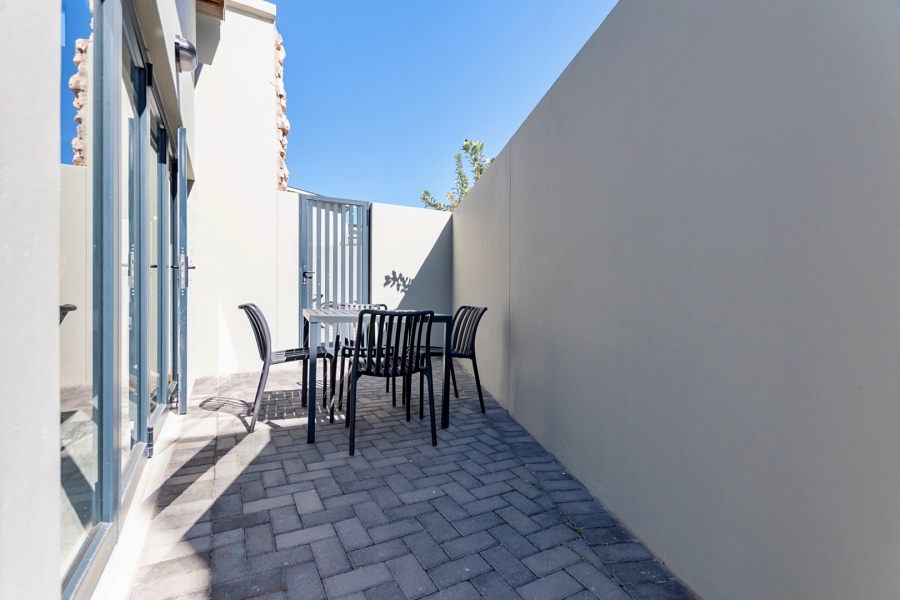To Let 3 Bedroom Property for Rent in Calypso Beach Western Cape